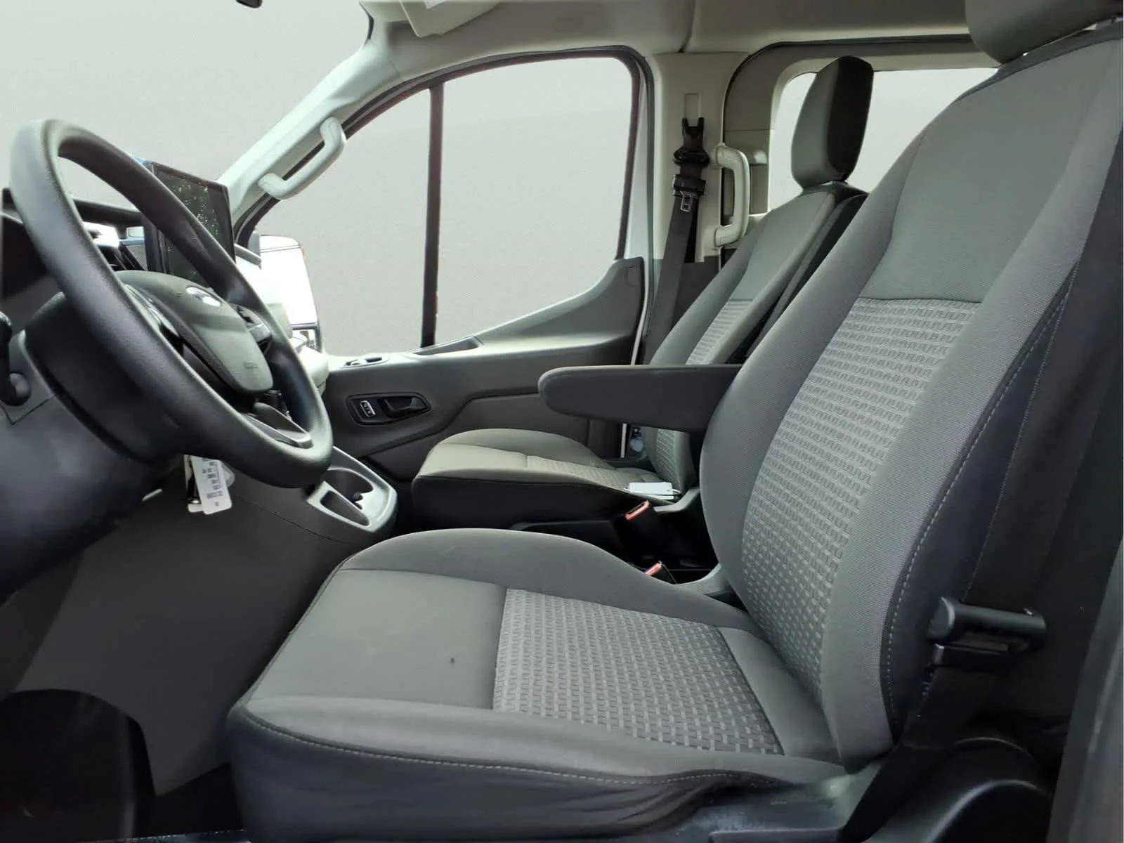 Used 2025 Oxford White Ford XLT image 17