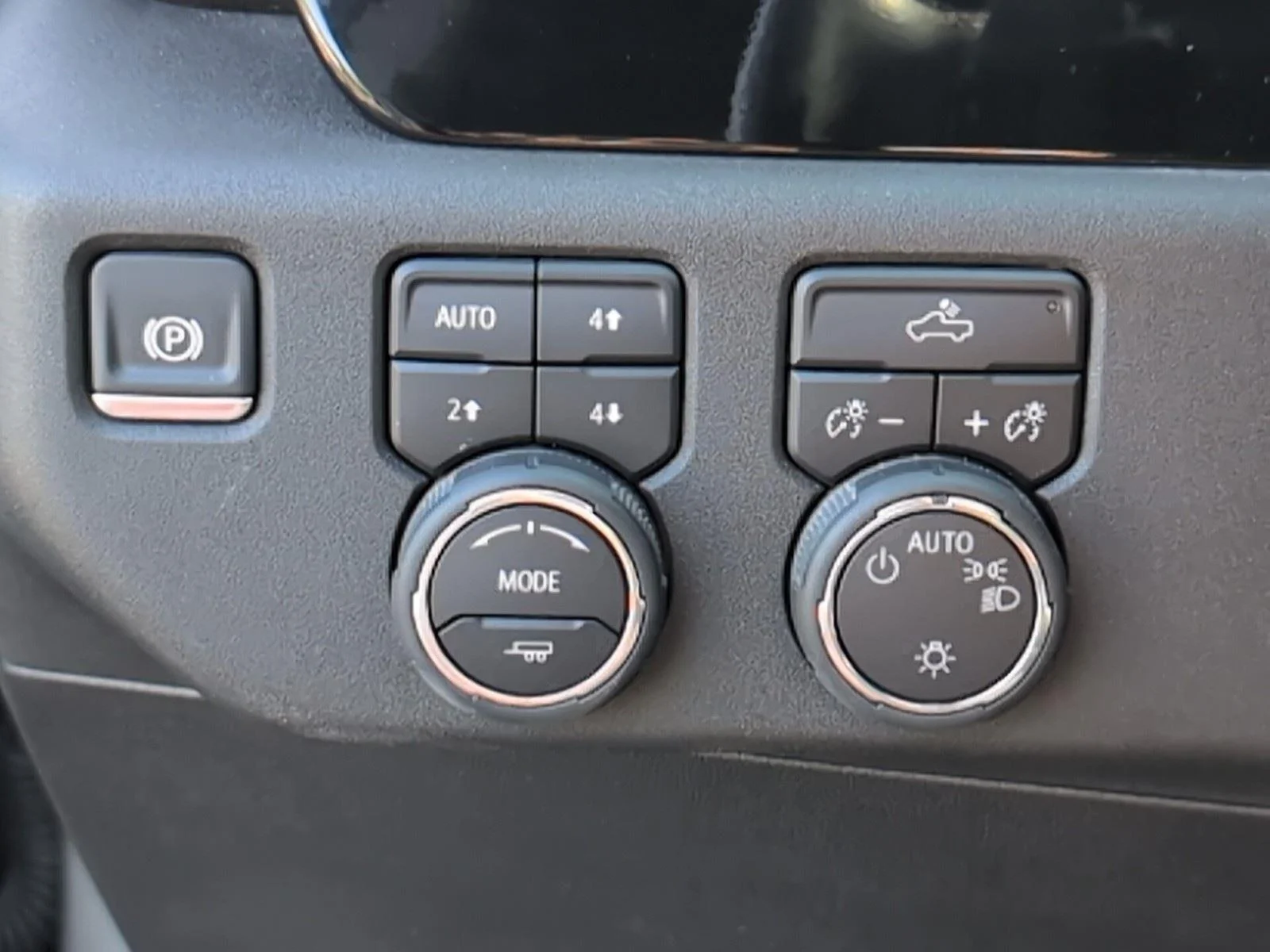 Used 2025 Sterling Gray Metallic Chevrolet LT image 31