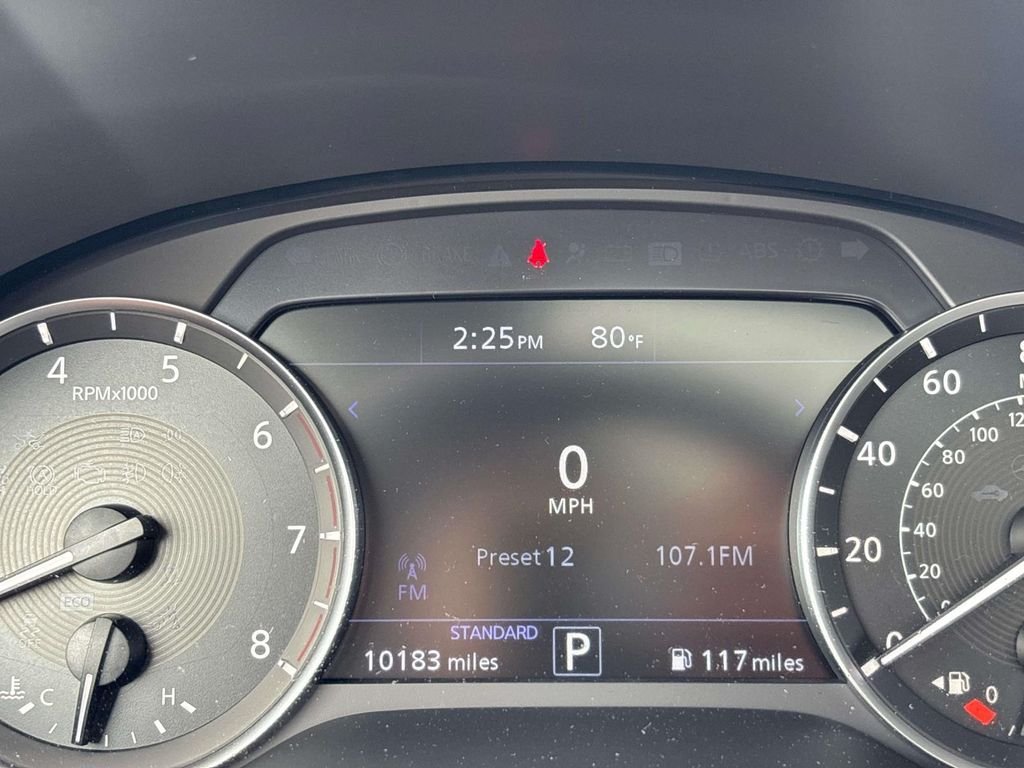 Certified Used 2025 White INFINITI LUXE image 22