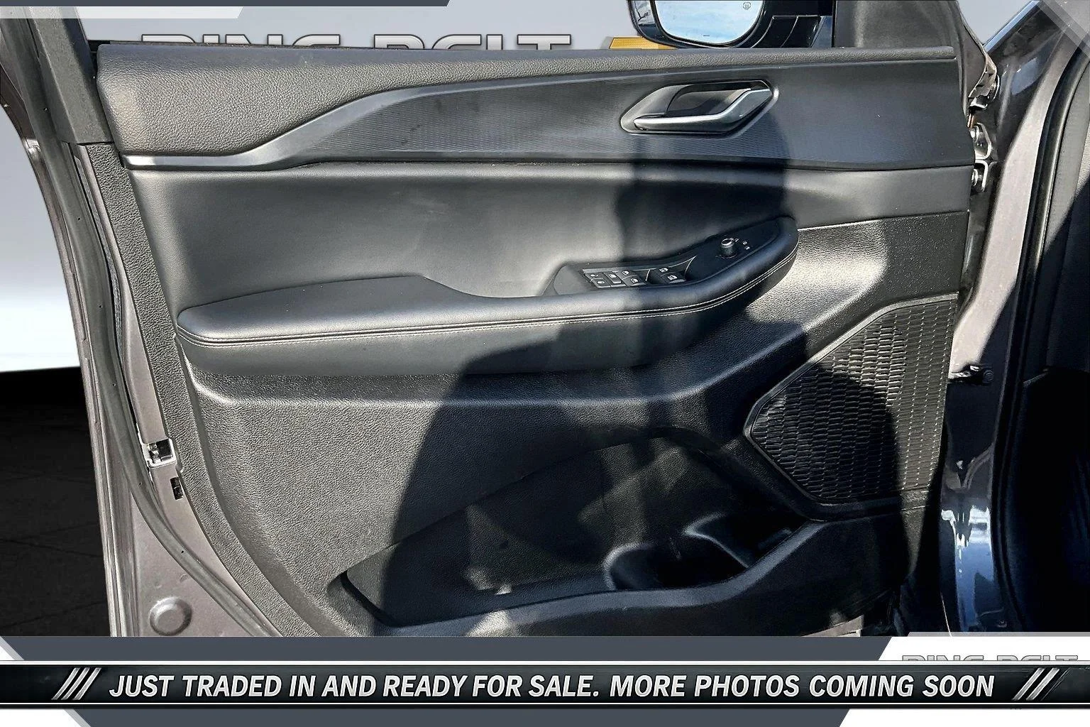 Used 2024 Baltic Gray Metallic Clearcoat Jeep Altitude X image 17