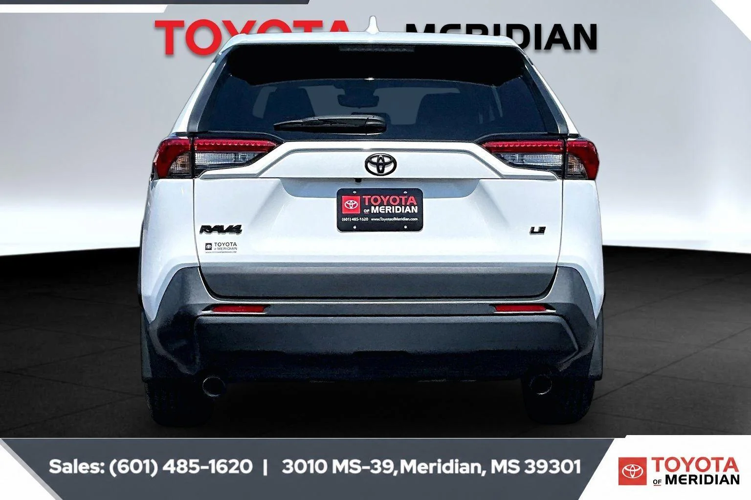 Used 2024 Ice Cap Toyota LE image 4