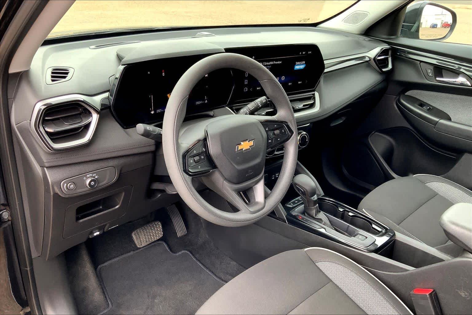 Used 2025 Mosaic Black Metallic Chevrolet LT image 18