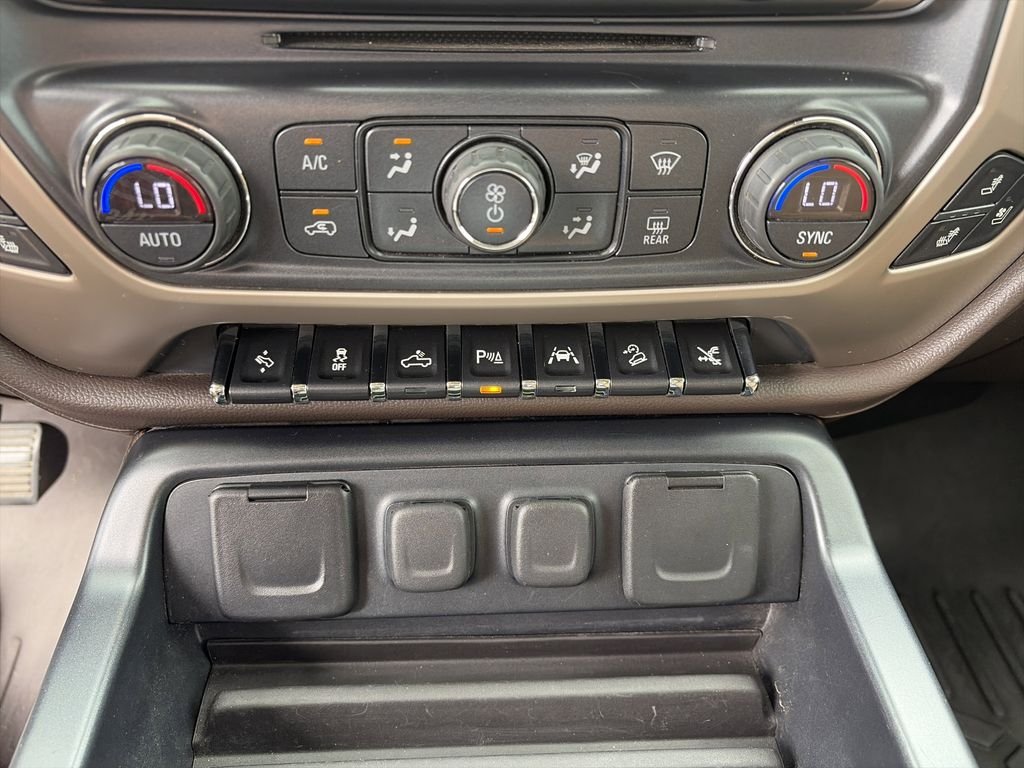 Used 2017 White GMC Denali image 26