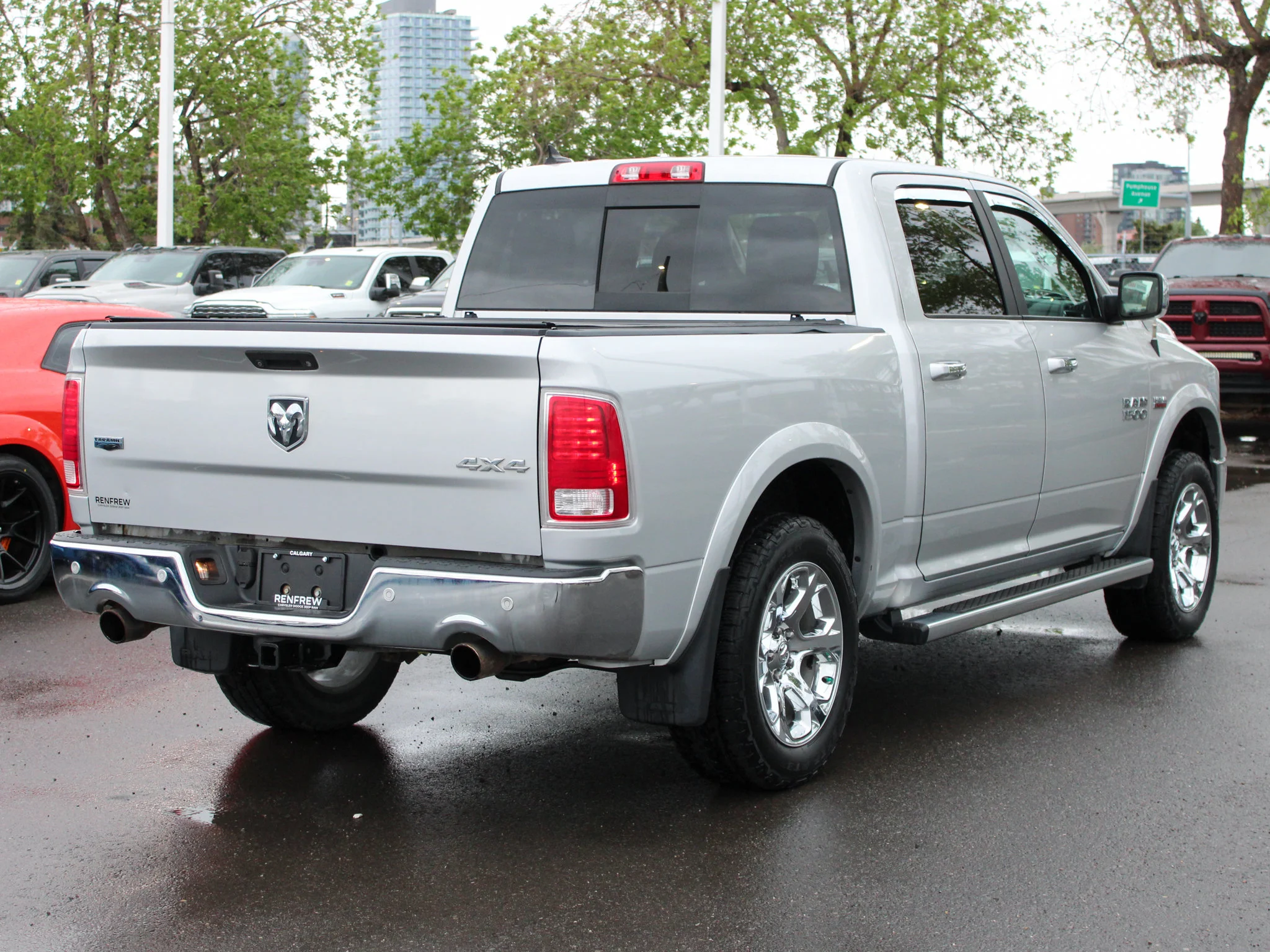 Used 2018 Silver RAM Laramie * HEMI V8 | 3M PPF | Alpine | Apple CarPlay | Tonneau Cover | Sunroof | Heated Seats image 15
