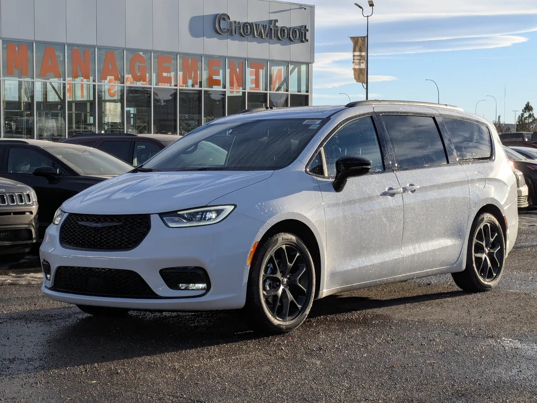 New 2026 White Chrysler Select - - FWD - Full Sunroof - S Appearance Package - 20 Foreshadow Wheels - Stow n Go & More! image 4