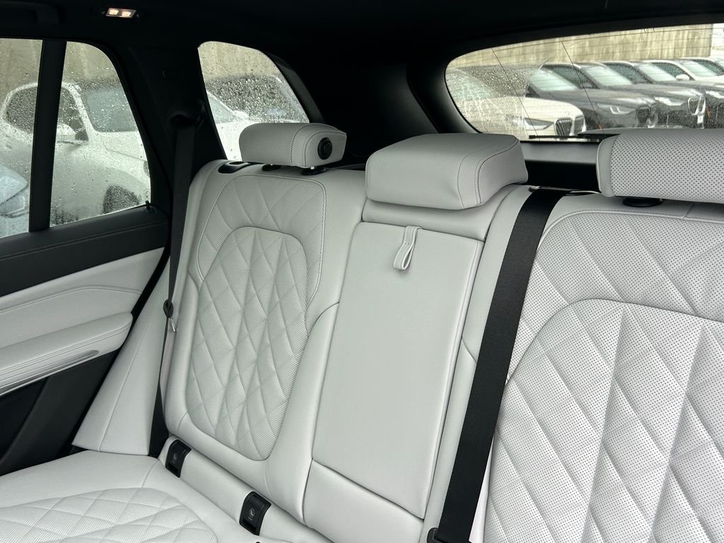 New 2026 Tanzanite Blue II Metallic BMW xDrive40i image 32