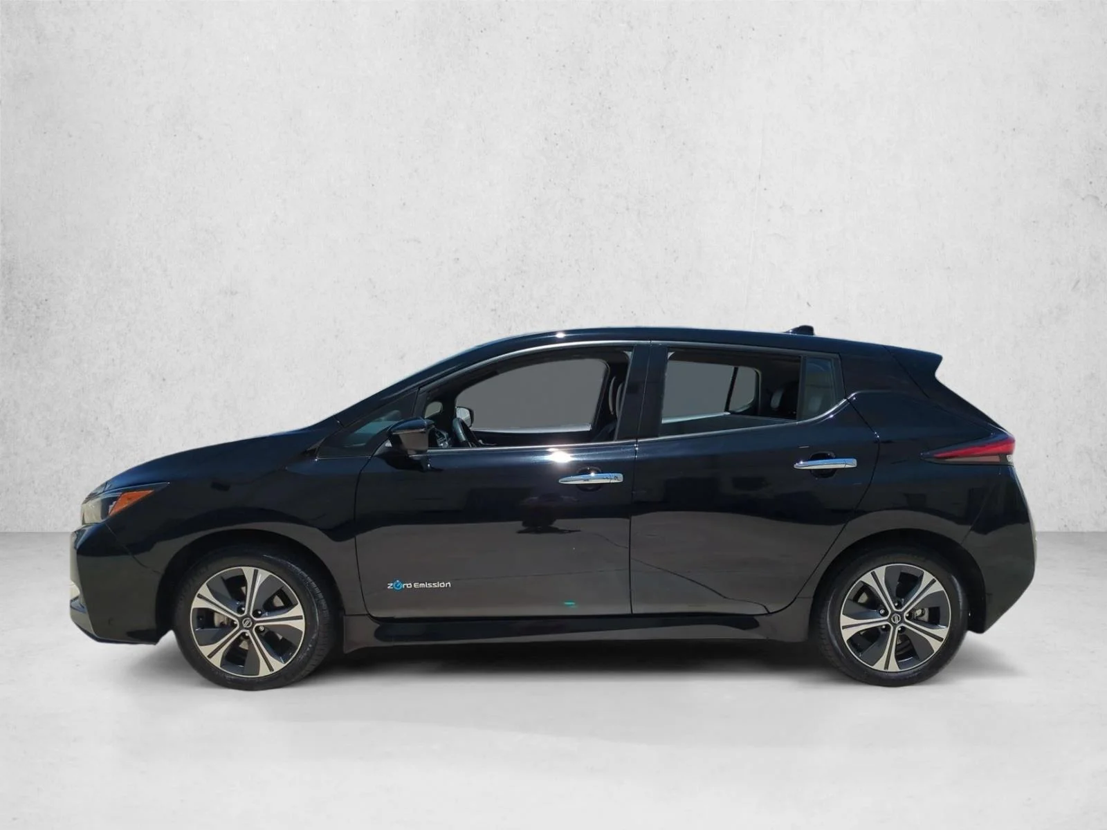 Used 2019 Super Black Nissan SL PLUS image 8