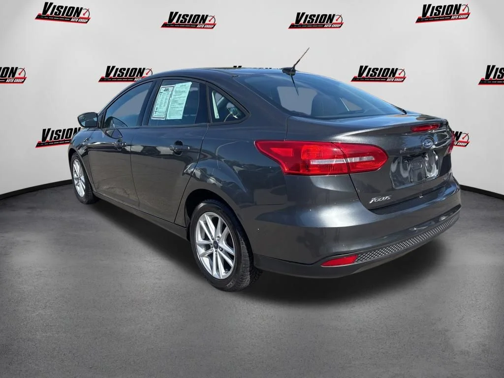 Used 2018 Gray Ford SE image 7