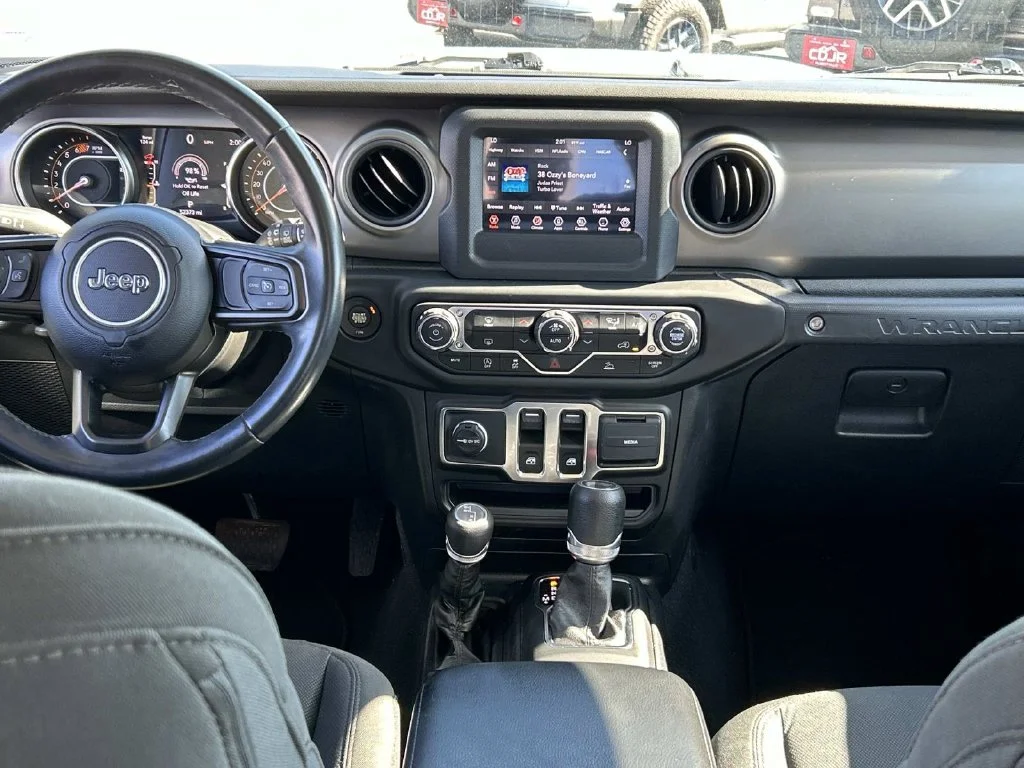 Used 2021 White Jeep Sport S image 9