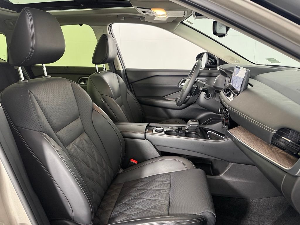 Used 2026 Gold Nissan Platinum image 32
