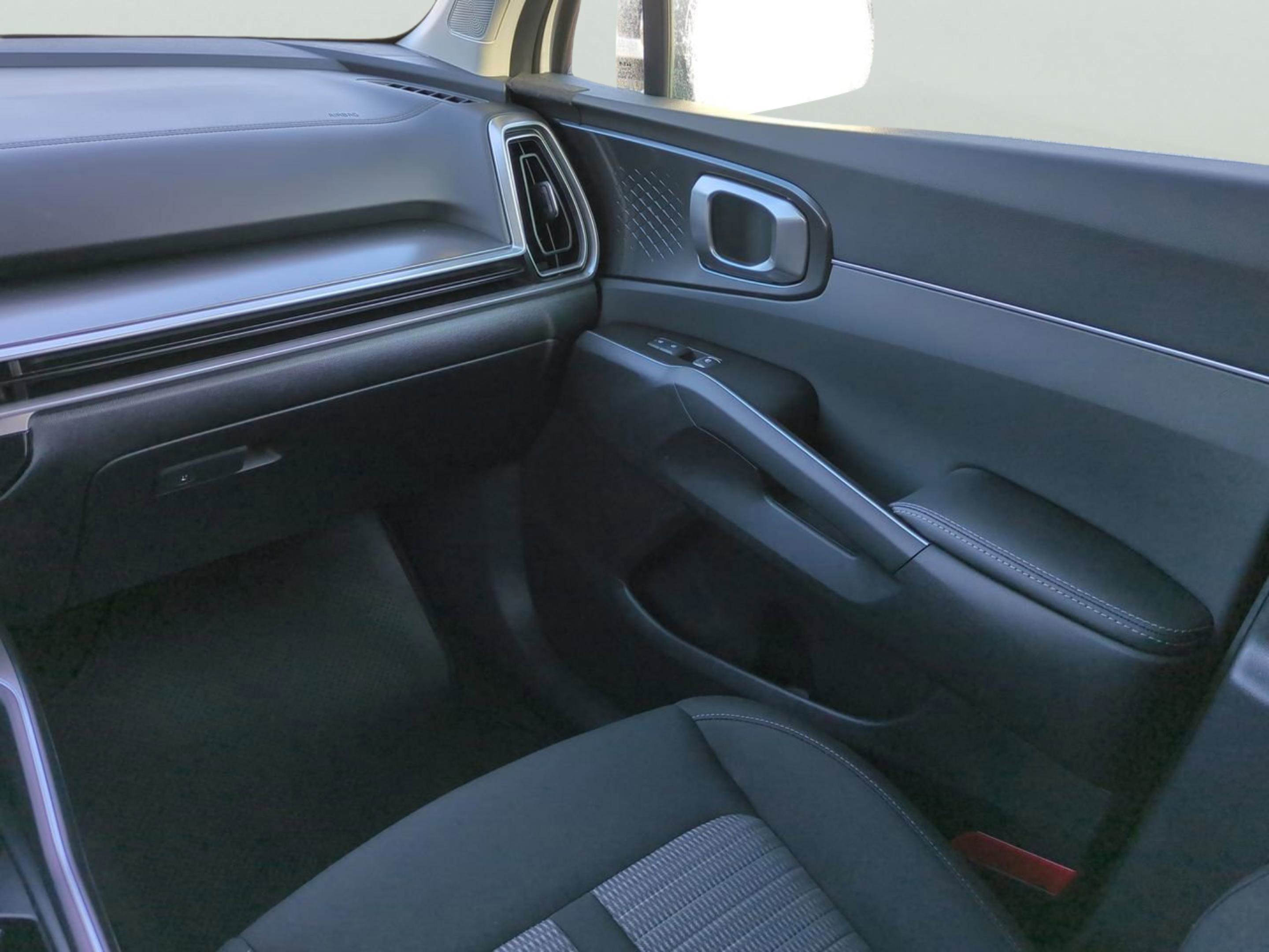 New 2026 Glacial White Pearl Kia LX image 26
