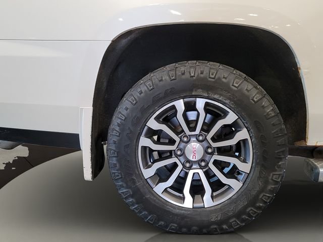 Used 2015 White Diamond Clearcoat GMC Denali image 37