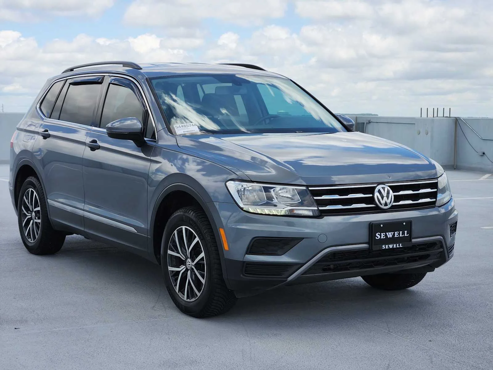Used 2020 Platinum Gray Metallic Volkswagen SE image 3
