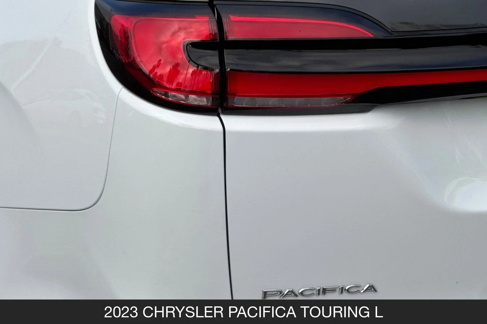 Used 2023 Bright White Clearcoat Chrysler Touring L image 31