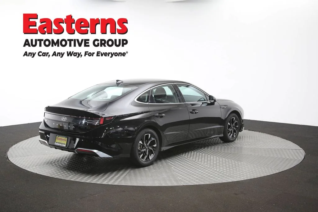 Used 2024 Black Hyundai SEL image 41