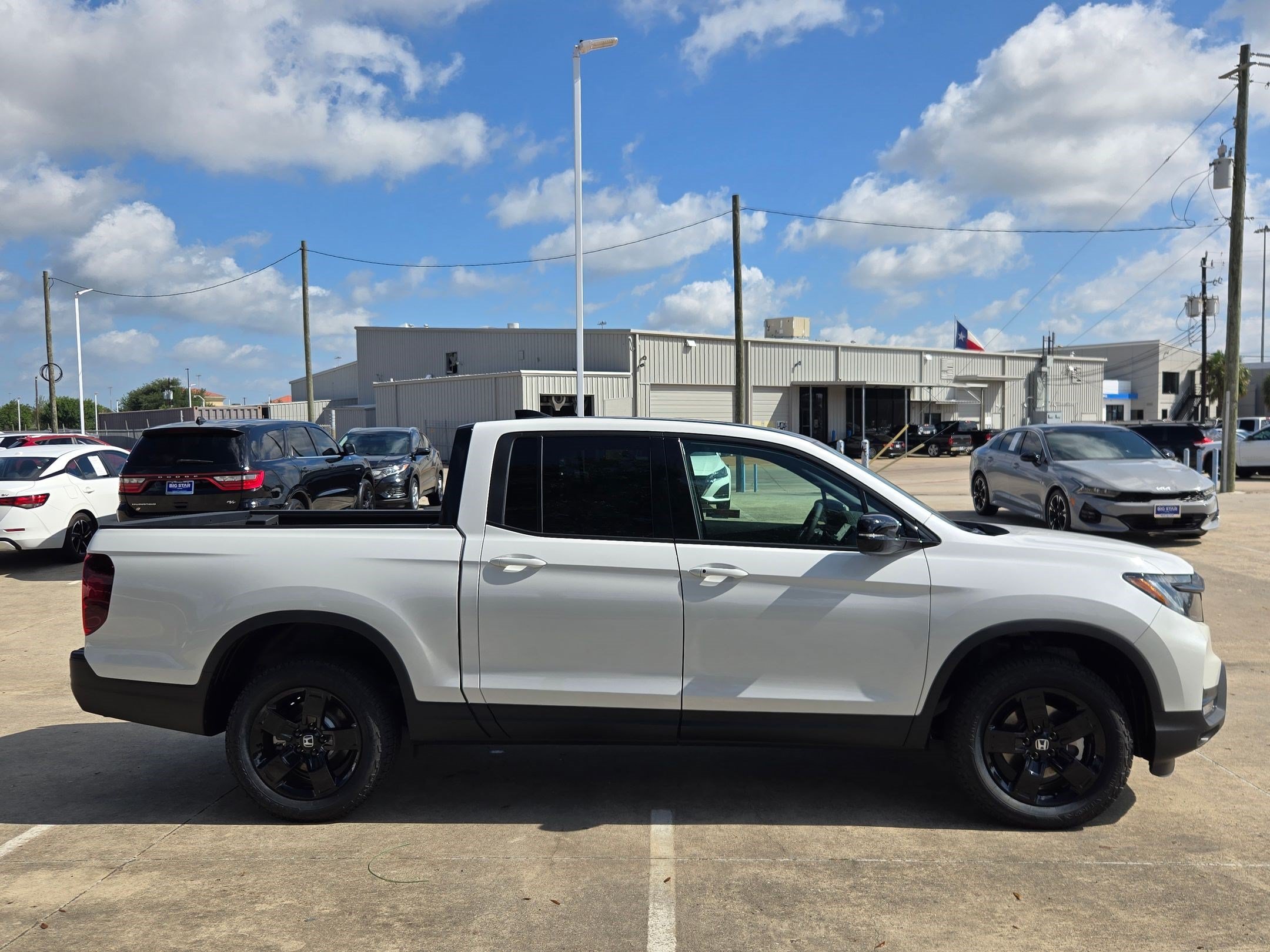 New 2026 Platinum White Pearl Honda Black Edition Two-Tone image 2