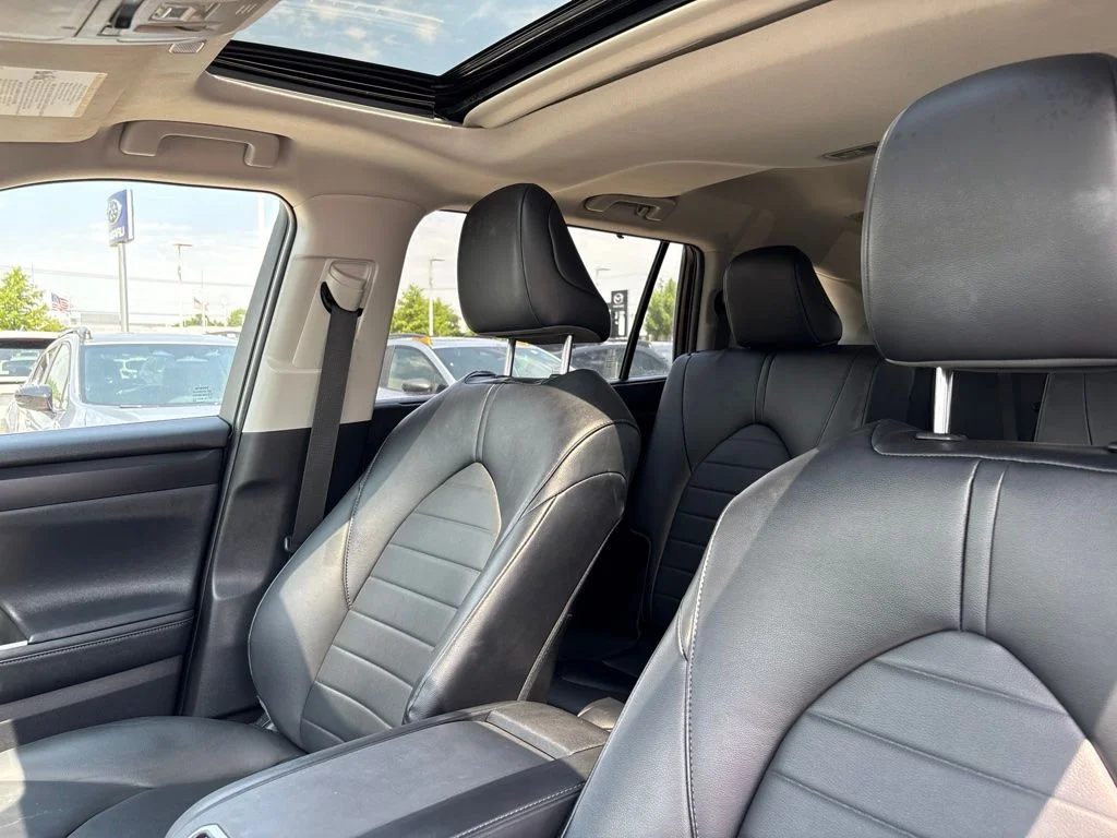 Used 2023 Black Toyota XLE image 5
