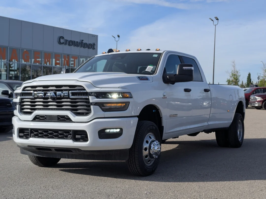 New 2026 White RAM Big Horn - - 6.7L HO Diesel - Max Tow Pkg w/ 5th Wheel Prep - Level 2 Plus Pkg w/ 12 Nav & More! image 4