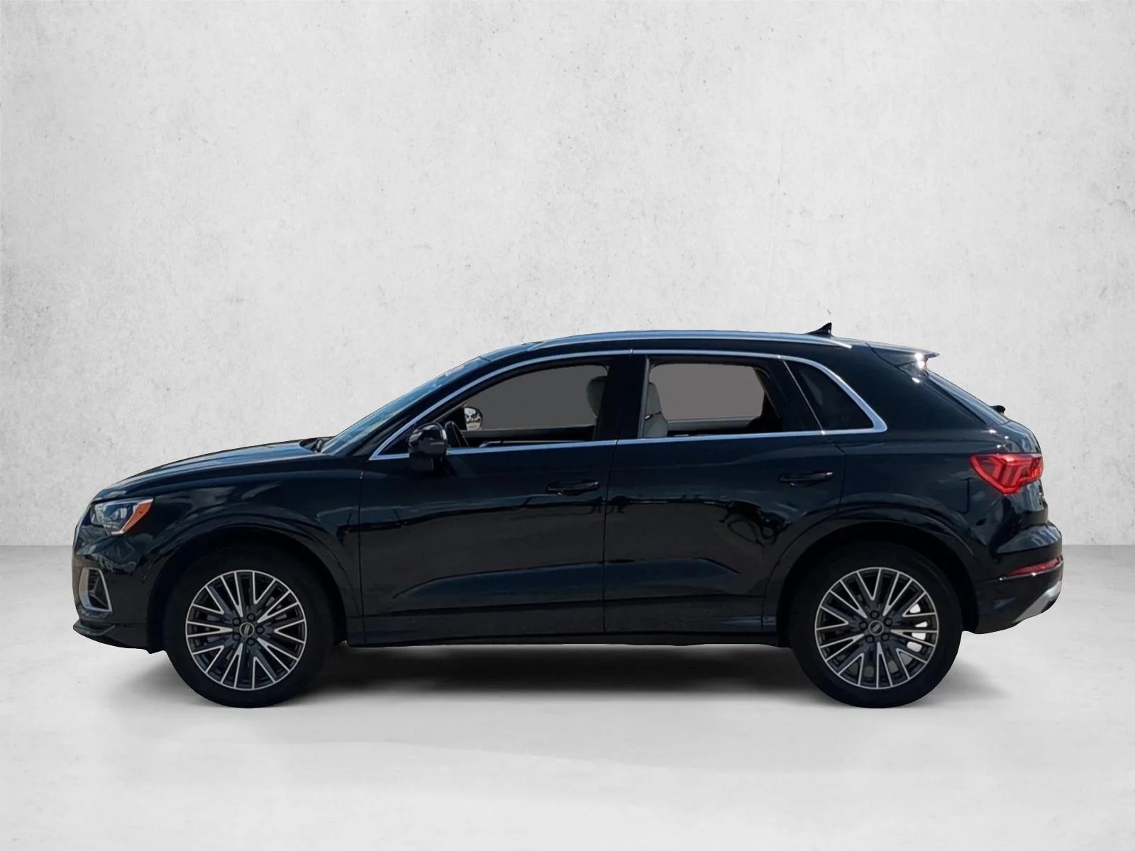 Used 2022 Silver/Gray Audi Premium image 9