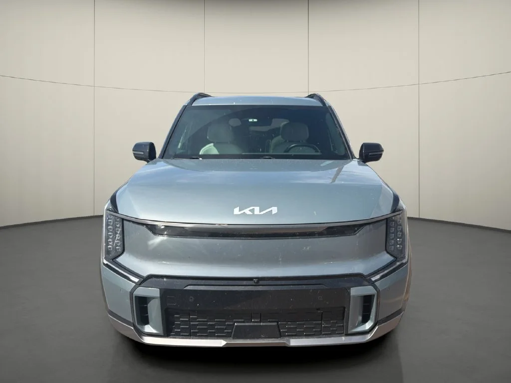 Used 2024 Green Kia GT-Line image 2