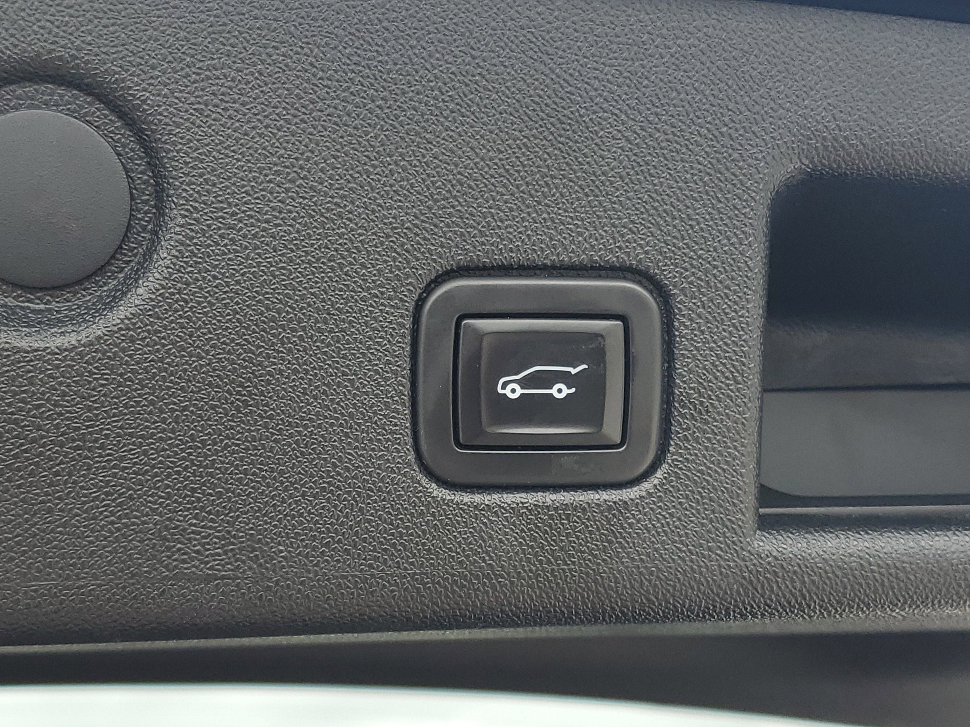 Used 2020 Mosaic Black Metallic Chevrolet LT image 6