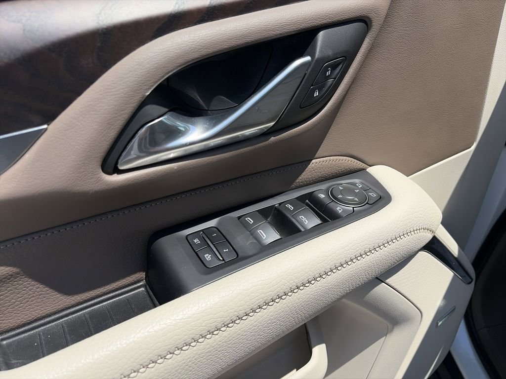 Used 2023 White GMC Denali image 19