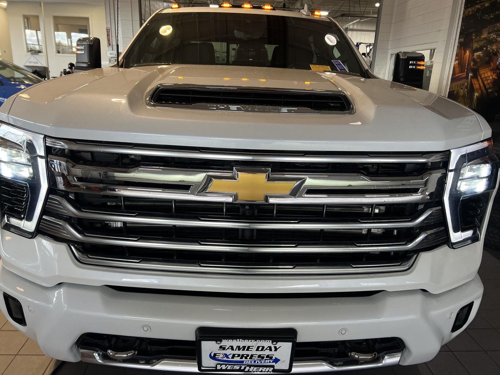 Used 2024 Iridescent Pearl Tricoat Chevrolet High Country image 2