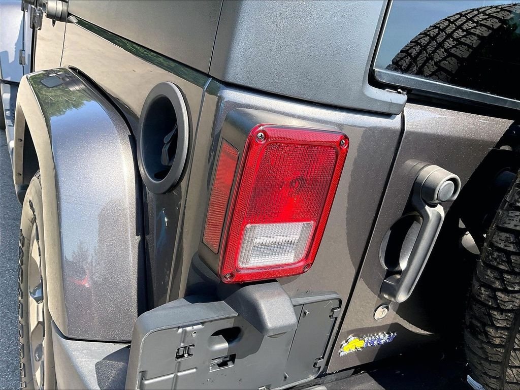 Used 2018 Gray Jeep Unlimited Sahara image 30