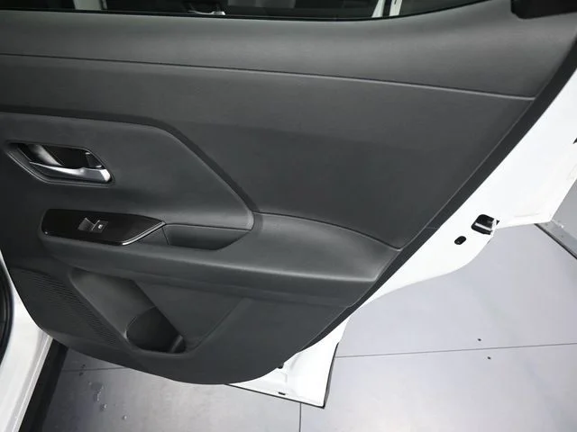 New 2026 Aspen White TriCoat / Super Black Two-tone Nissan SR image 12