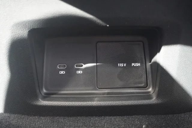 New 2027 Sandstone Volkswagen SE w/Technology image 23