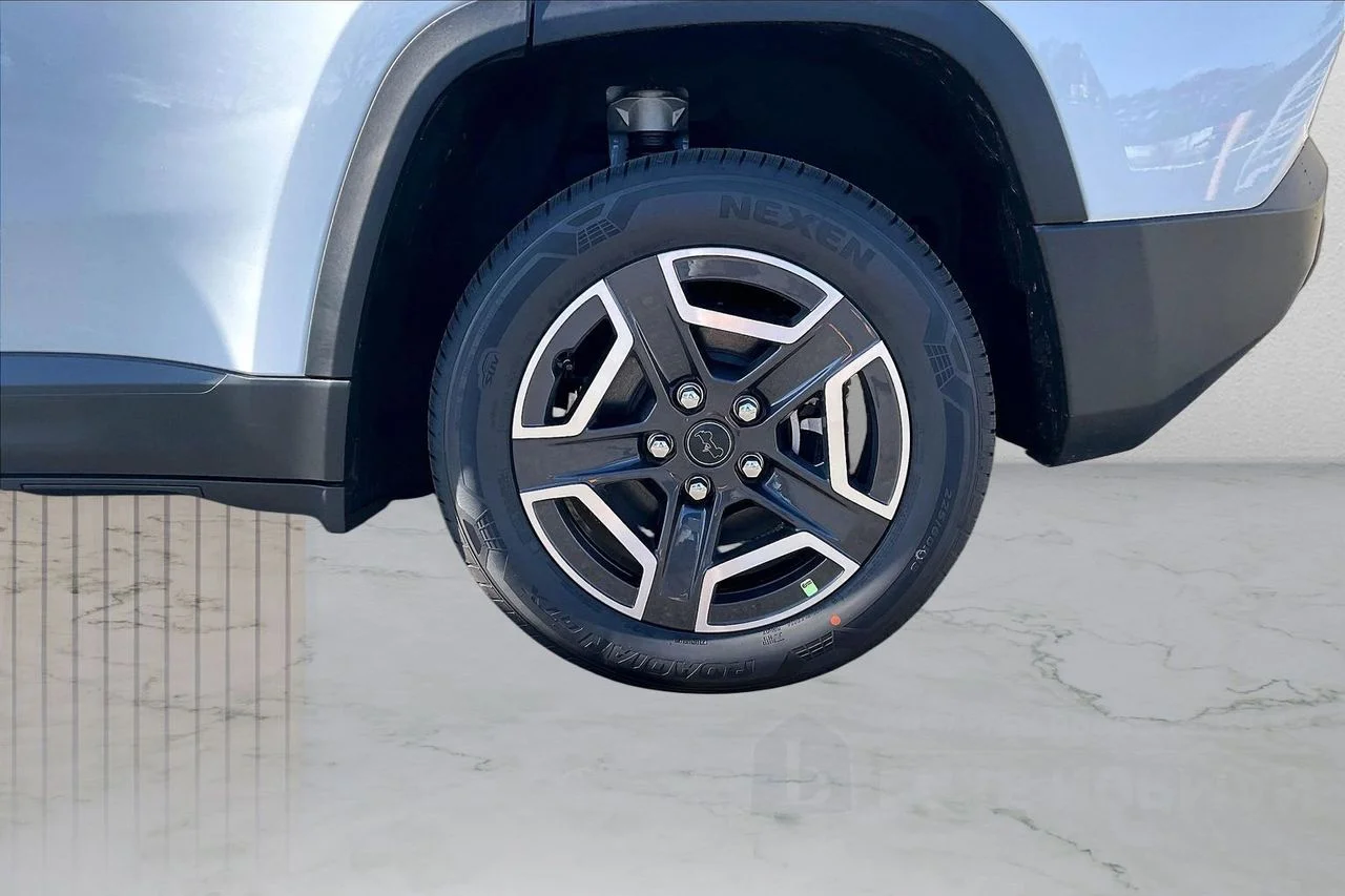 New 2026 Bright White Clear-Coat Exterior Paint Jeep Limited image 32
