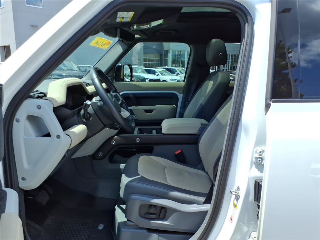 Certified Used 2023 Fuji White Land Rover X-Dynamic SE image 11