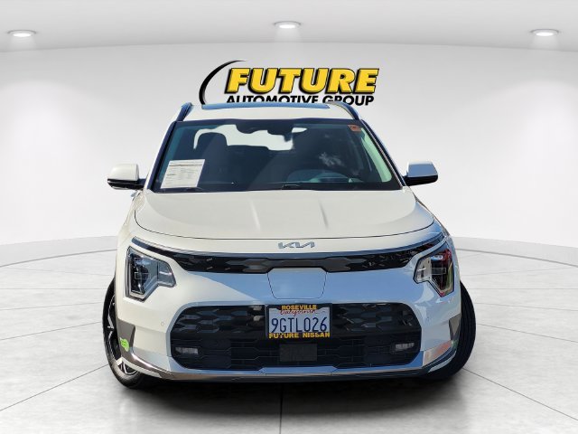Used 2023 White Kia Wave image 2