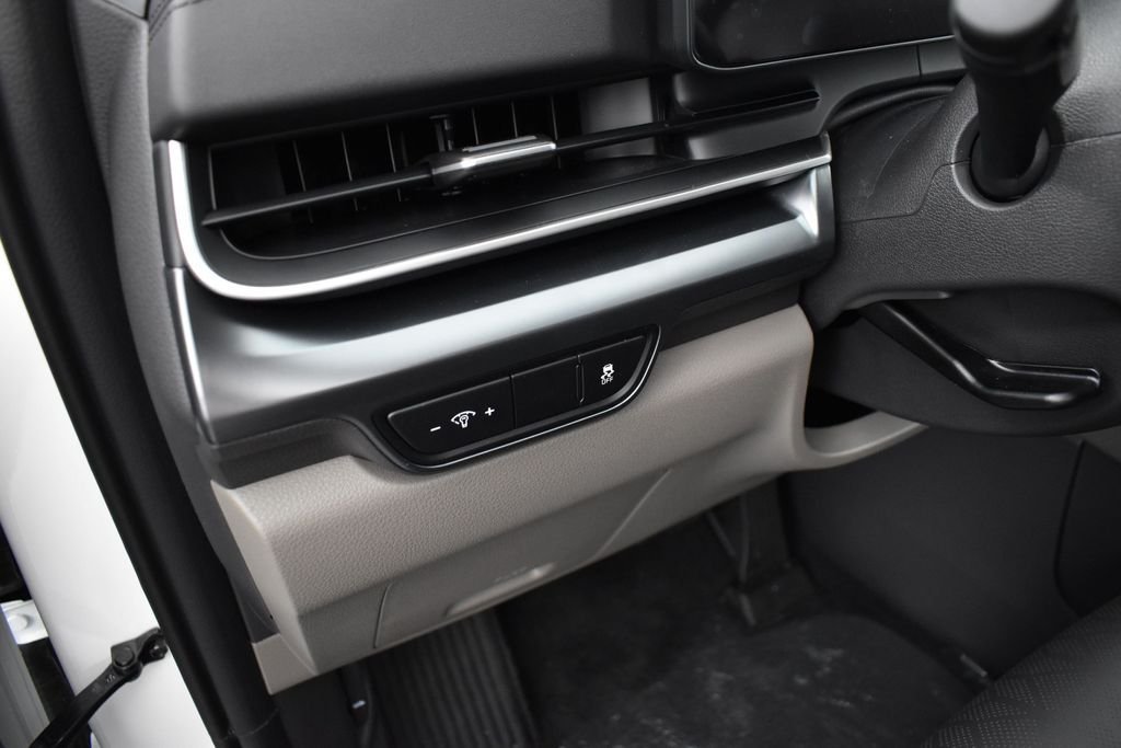 New 2026 Snow White Pearl Kia LXS image 7