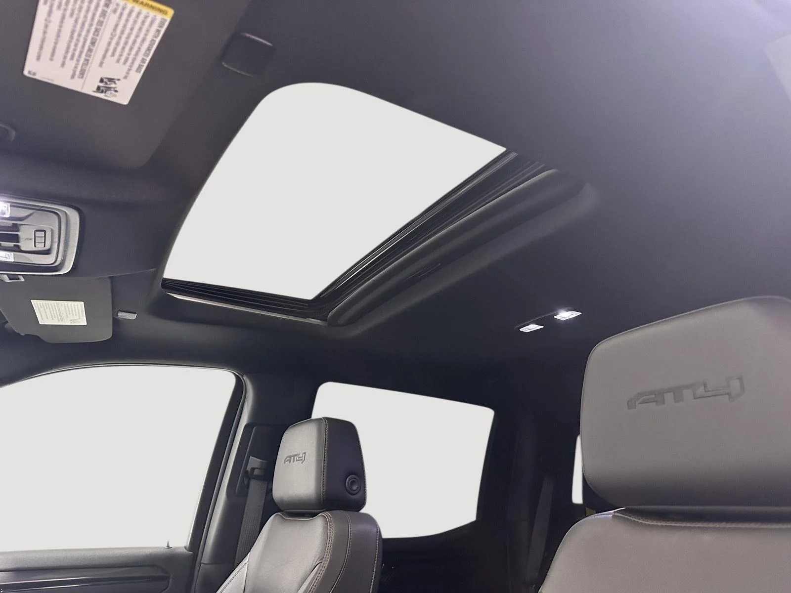 Used 2023 SUMMIT WHITE GMC AT4 image 17