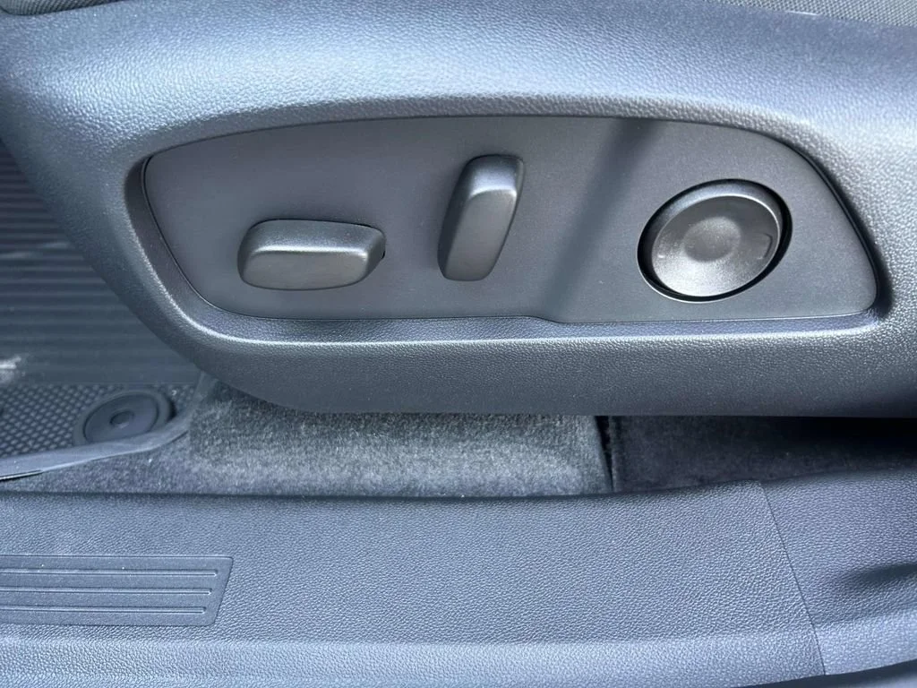 New 2027 Summit White GMC Elevation image 17