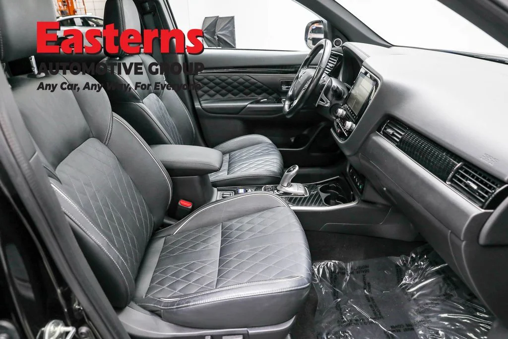 Used 2021 Black Mitsubishi SEL image 24