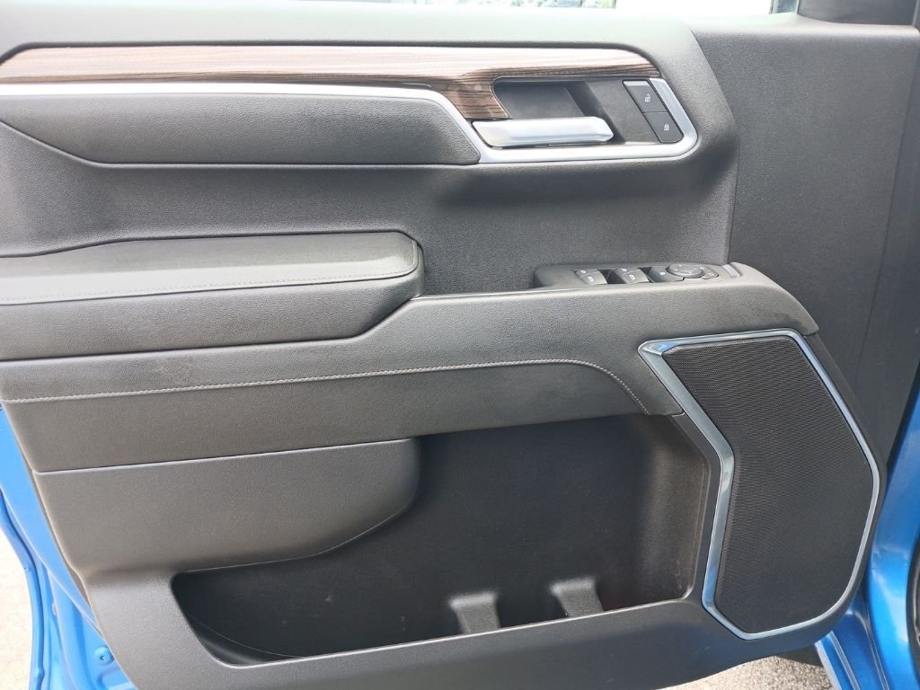Used 2022 Blue Chevrolet LT image 29