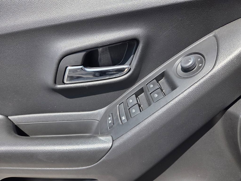 2022 Chevrolet Trax LT - Photo 21