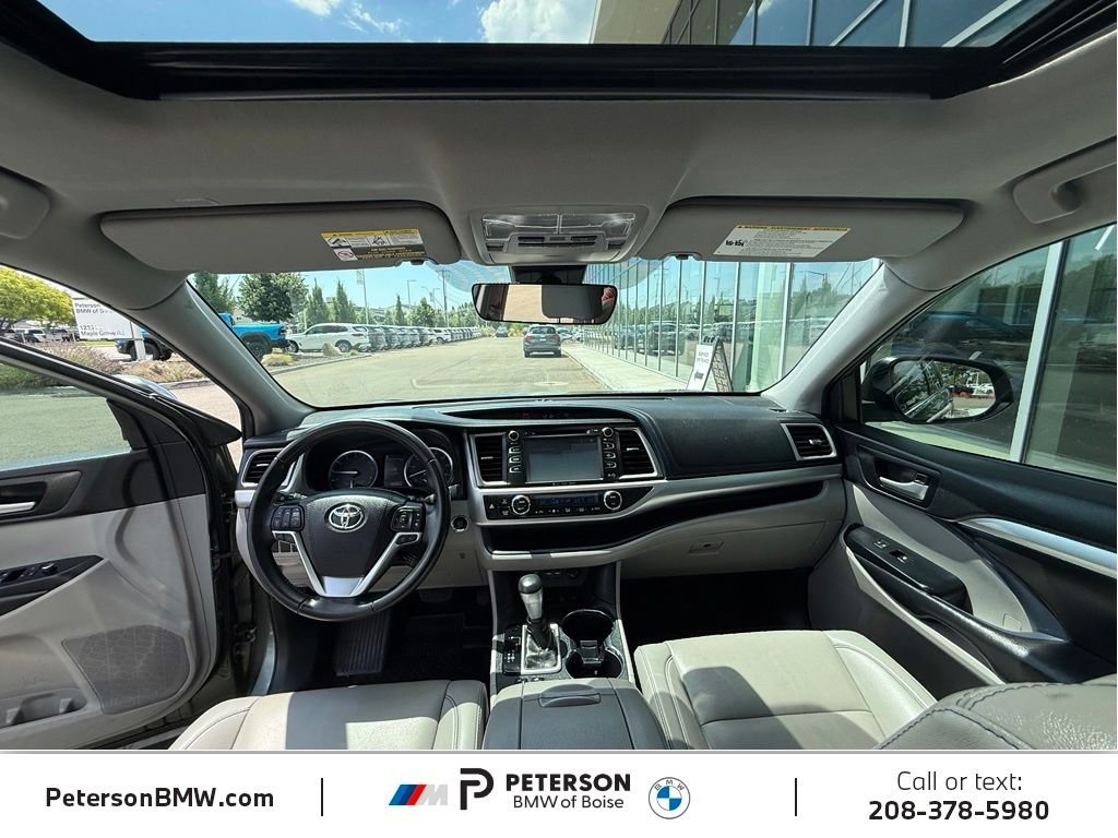 Used 2019 Green Toyota XLE image 22