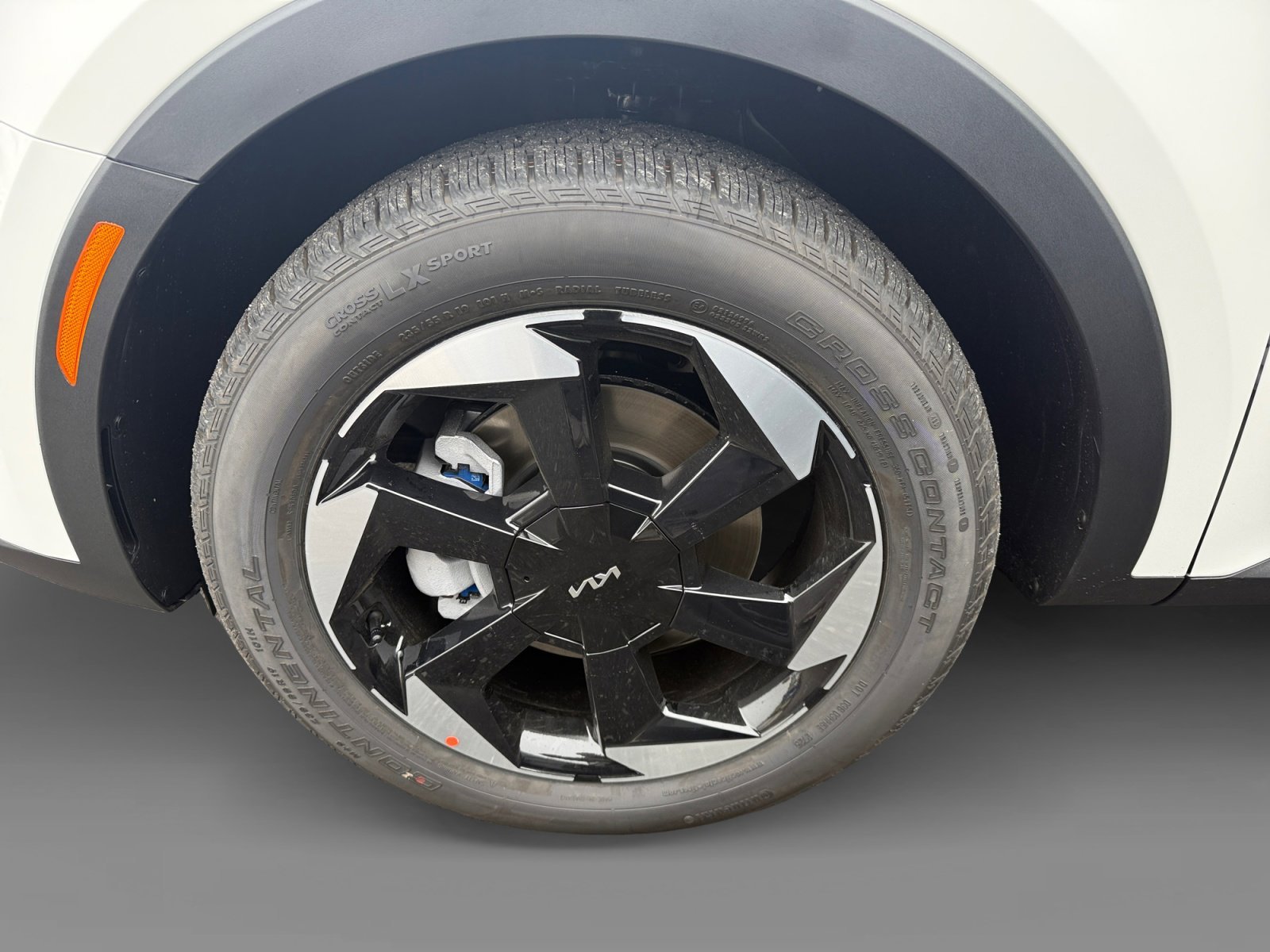 New 2026 Snow White Pearl Kia EX image 9