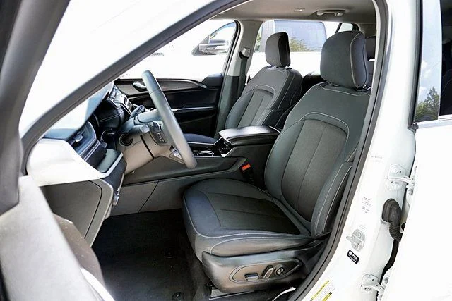Used 2023 White Jeep Laredo image 14