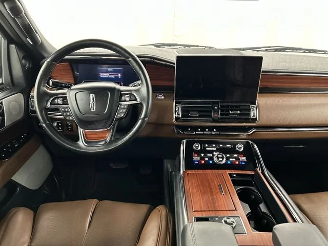 Used 2024 White Lincoln Reserve image 24