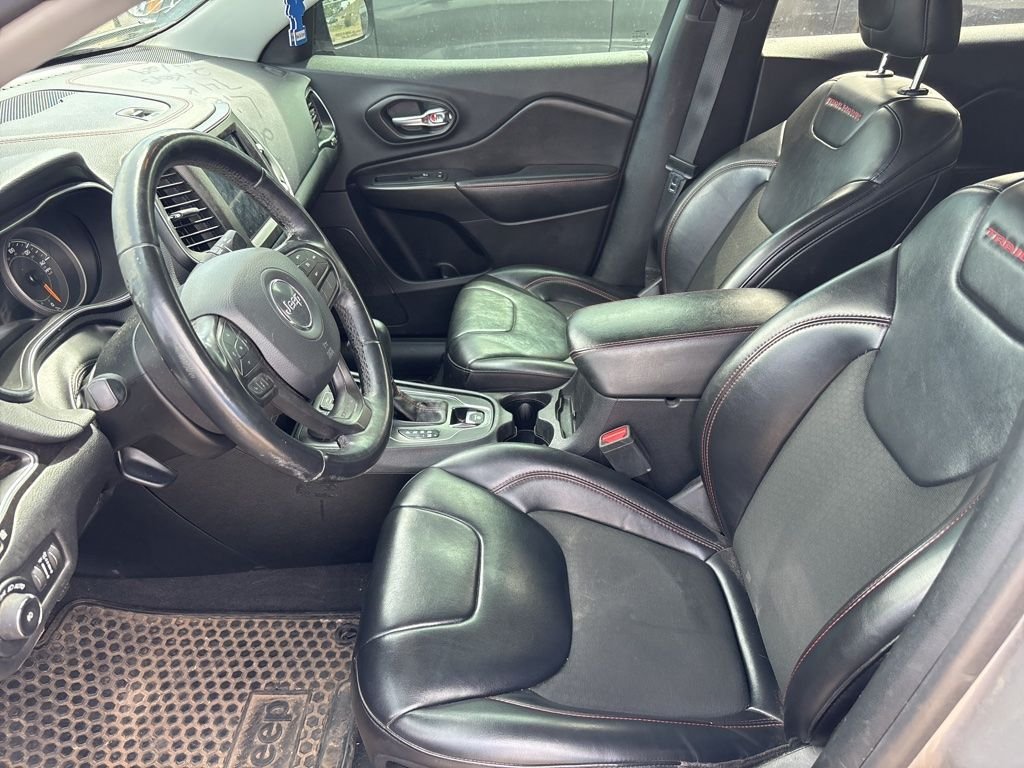Used 2020 Silver Jeep Trailhawk image 6