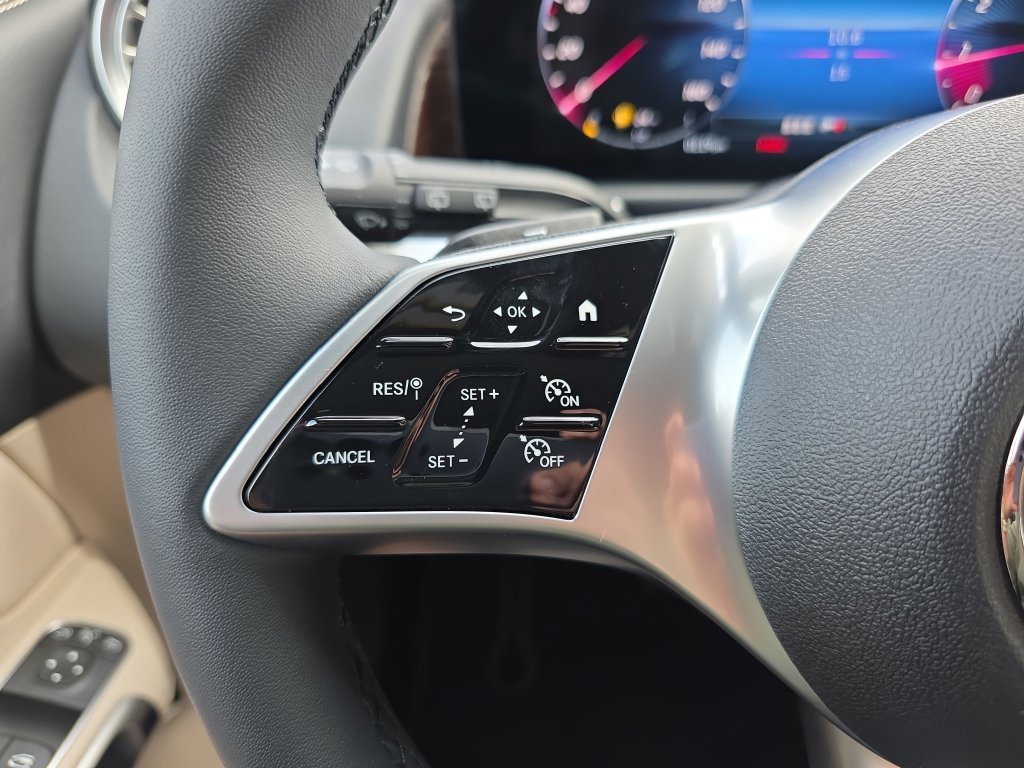 New 2026 Black Mercedes-Benz GLB 250 image 21