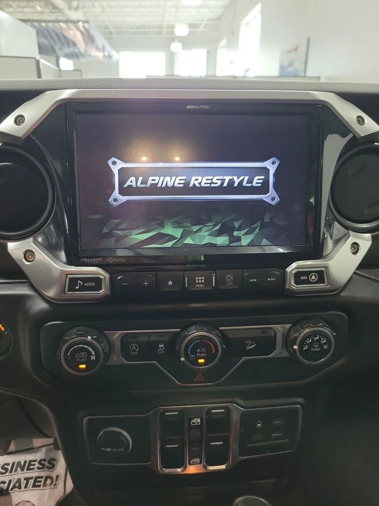 Used 2020 Silver Jeep Unlimited Sport S image 4