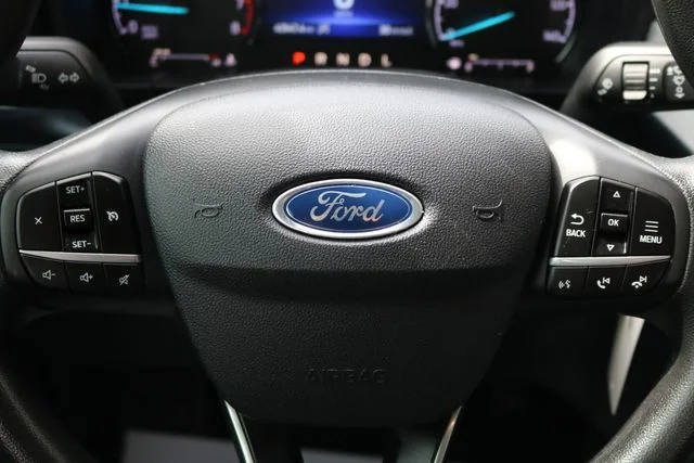 Used 2022 Cactus Green / Gray Ford XLT image 13