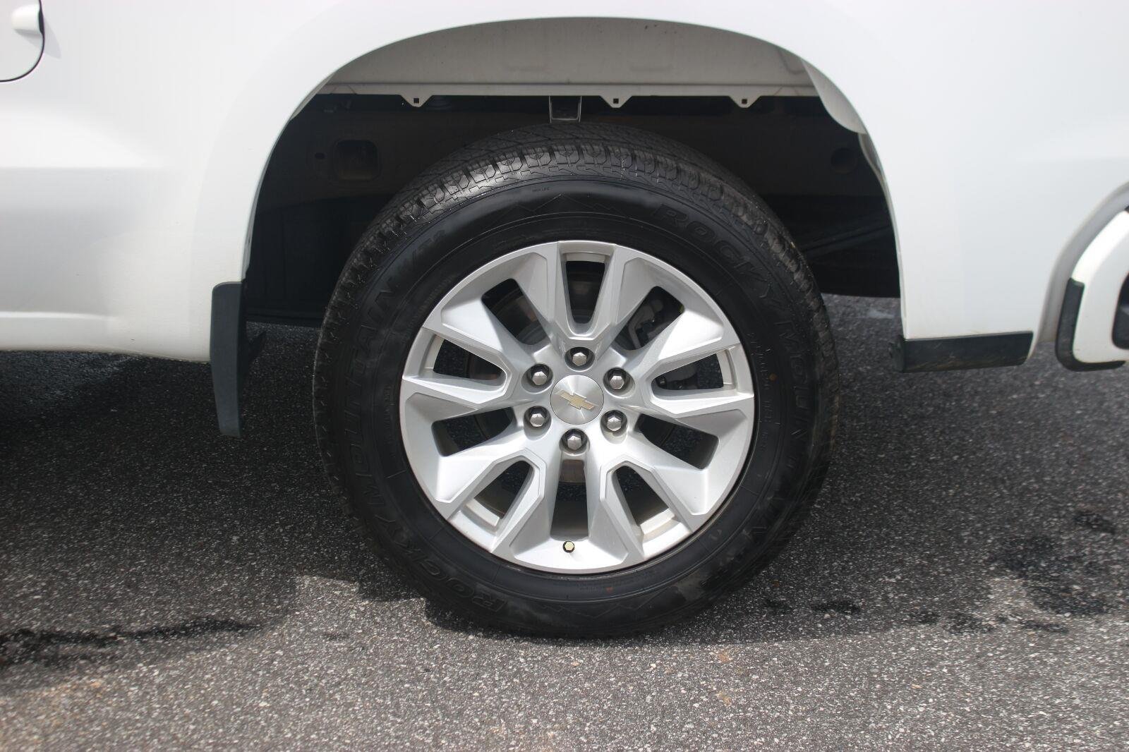 Used 2022 Summit White Chevrolet Custom image 32