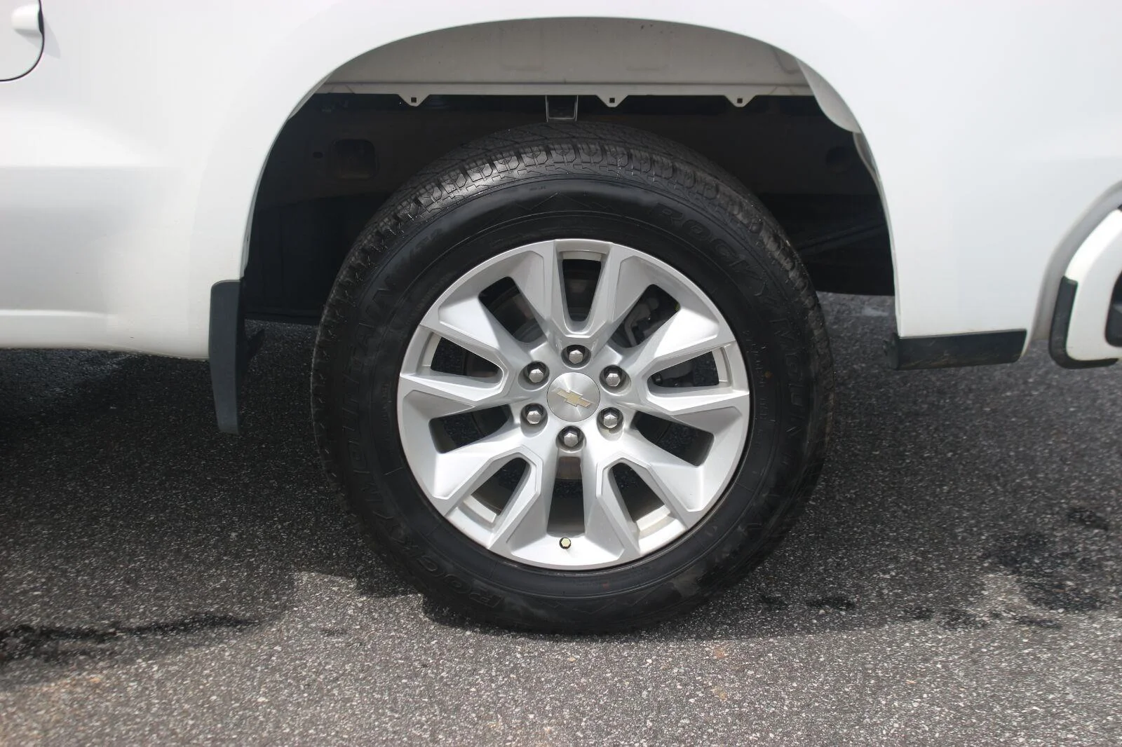 Used 2022 Summit White Chevrolet Custom image 32