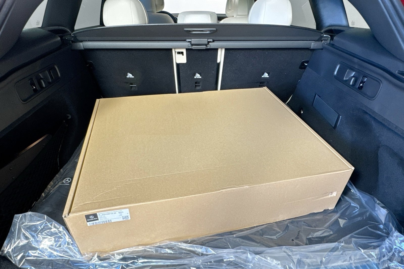 New 2026 Manufaktur Patagonia Red Metallic Mercedes-Benz GLC 300 image 24